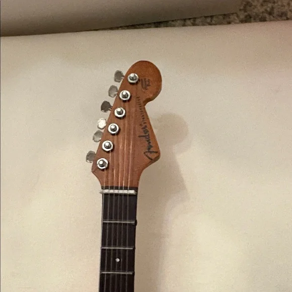 Fender Strat-Sun/Tort Guitar Mini - Picture 3 of 5